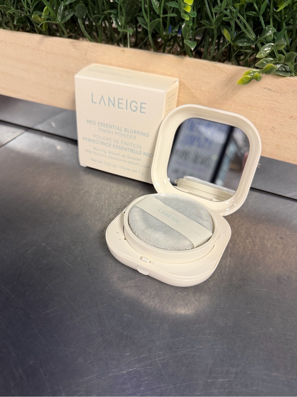 LANEIGE Neo Blurring Powder Compact (NEW!) - Picture 6 of 12
